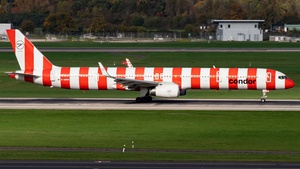 Photo of D-ABOM - Boeing 757-330 operated by Condor