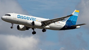 Photo of D-AIUX - Airbus A320-214 operated by Discover Airlines