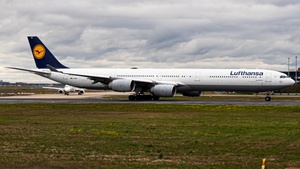 Photo of D-AIHW - Airbus A340-642 operated by Lufthansa
