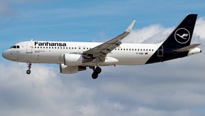 Photo of D-AIWK - Airbus A320-214 operated by Lufthansa