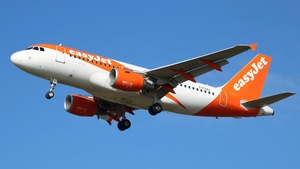 Photo of G-EZAU - Airbus A319-111 operated by easyJet