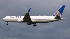 Photo of N684UA - Boeing 767-3CB(ER) operated by United Airlines