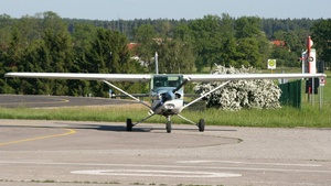 Photo of D-EDMP - Reims-Cessna F152 II operated by Private