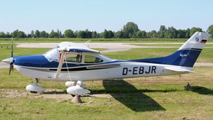 Photo of D-EBJR - Cessna 182T Skylane operated by Private