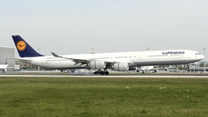 Photo of D-AIHU - Airbus A340-642 operated by Lufthansa