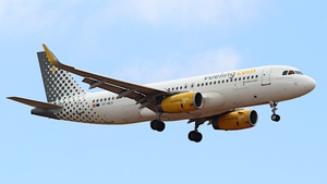 Photo of EC-MEQ - Airbus A320-232 operated by Vueling