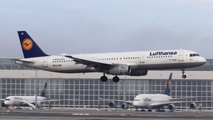 Photo of D-AISB - Airbus A321-231 operated by Lufthansa