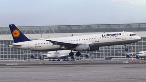 Photo of D-AIDW - Airbus A321-231 operated by Lufthansa