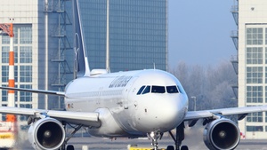 Photo of D-AIZC - Airbus A320-214 operated by Lufthansa