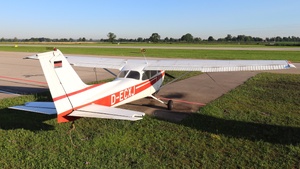 Photo of D-ECXJ - Reims-Cessna F172M Skyhawk operated by Flugschule Geisenfelder