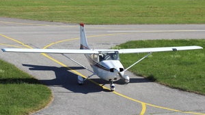 Photo of D-ECRZ - Reims-Cessna F172L Skyhawk operated by Private