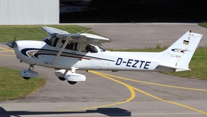 Photo of D-EZTE - Cessna 172S Skyhawk SP operated by Air Munich Aviation