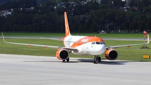 Photo of G-UZHB - Airbus A320-251N operated by easyJet