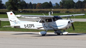 Photo of D-EZPS - Cessna 172S Skyhawk SP operated by Private