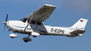 Photo of D-EZPS - Cessna 172S Skyhawk SP operated by Private