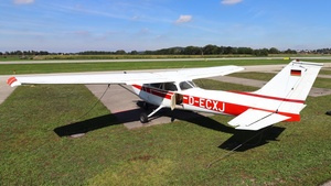 Photo of D-ECXJ - Reims-Cessna F172M Skyhawk operated by Flugschule Geisenfelder
