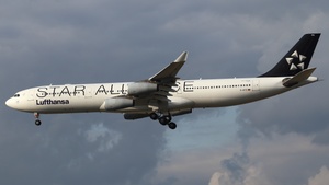 Photo of D-AIFE - Airbus A340-313 operated by Lufthansa