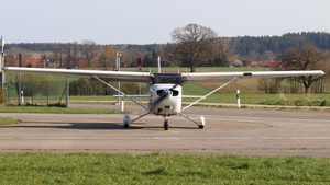 Photo of D-EZTC - Cessna 172S Skyhawk SP operated by Air Munich Aviation - Flugschule Jesenwang