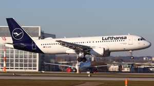 Photo of D-AIZE - Airbus A320-214 operated by Lufthansa