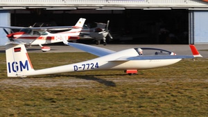 Photo of D-7724 - Schempp-Hirth Discus CS operated by Private