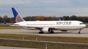 Photo of N655UA - Boeing 767-322(ER) operated by United Airlines