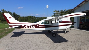 Photo of D-EYWW - Cessna 210L Centurion II operated by Private