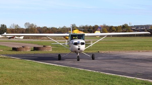 Photo of D-EBBI - Cessna 150M operated by Flugschule Robisch