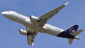 Photo of D-AIUI - Airbus A320-214 operated by Lufthansa