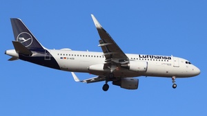 Photo of D-AIZQ - Airbus A320-214 operated by Lufthansa