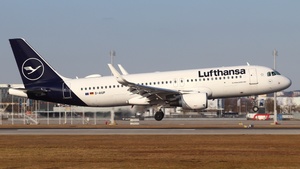 Photo of D-AIUP - Airbus A320-214 operated by Lufthansa