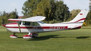 Photo of D-EWTE - Cessna 182Q Skylane operated by Fliegergruppe Traunstein