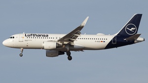 Photo of D-AIZQ - Airbus A320-214 operated by Lufthansa