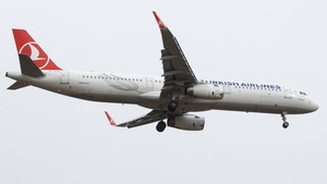 Photo of TC-JTA - Airbus A321-231 operated by Turkish Airlines