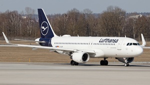 Photo of D-AIUM - Airbus A320-214 operated by Lufthansa