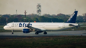 Photo of AP-BMN - Airbus A321-211 operated by Airblue