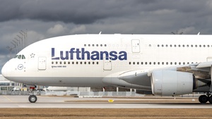 Photo of D-AIML - Airbus A380-841 operated by Lufthansa