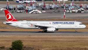 Photo of TC-JRT - Airbus A321-231 operated by Turkish Airlines