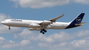 Photo of D-AIGX - Airbus A340-313 operated by Lufthansa