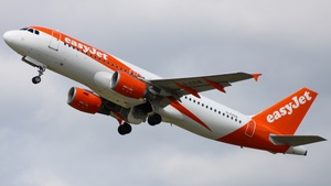 Photo of G-EZUA - Airbus A320-214 operated by easyJet