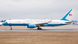 Photo of 99-0004 - Boeing C-32A operated by US Air Force