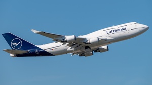 Photo of D-ABVY - Boeing 747-430 operated by Lufthansa
