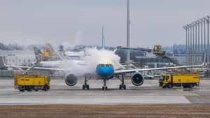 Photo of 99-0004 - Boeing C-32A operated by US Air Force
