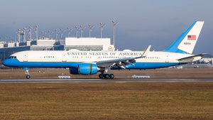 Photo of 99-0004 - Boeing C-32A operated by US Air Force