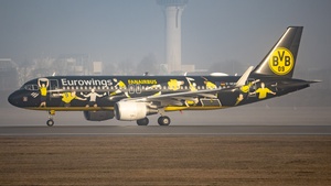 Photo of D-AEWM - Airbus A320-214 operated by Eurowings