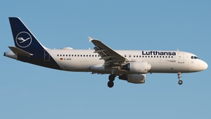 Photo of D-AIZG - Airbus A320-214 operated by Lufthansa