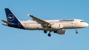 Photo of D-AIZI - Airbus A320-214 operated by Lufthansa