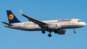 Photo of D-AIZW - Airbus A320-214 operated by Lufthansa