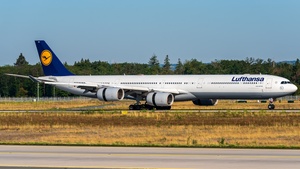 Photo of D-AIHX - Airbus A340-642 operated by Lufthansa