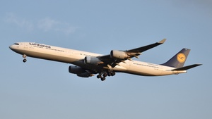 Photo of D-AIHV - Airbus A340-642 operated by Lufthansa