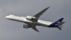 Photo of D-ABPB - Boeing 787-9 Dreamliner operated by Lufthansa